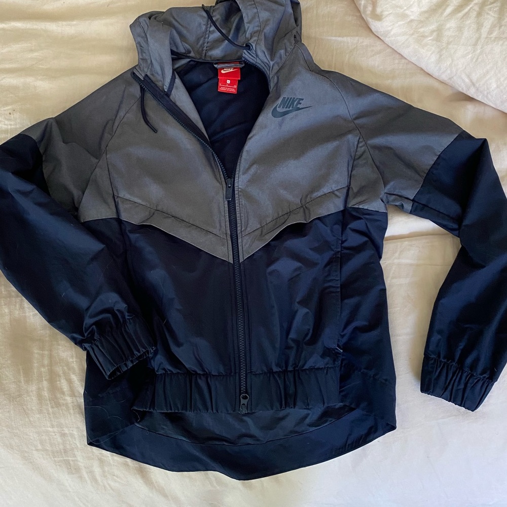 Nike Womens Windbreaker (small)
